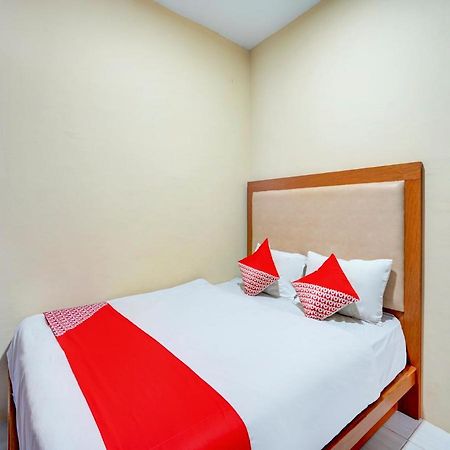 OYO 3710 Izzi Hotel Lamongan Esterno foto