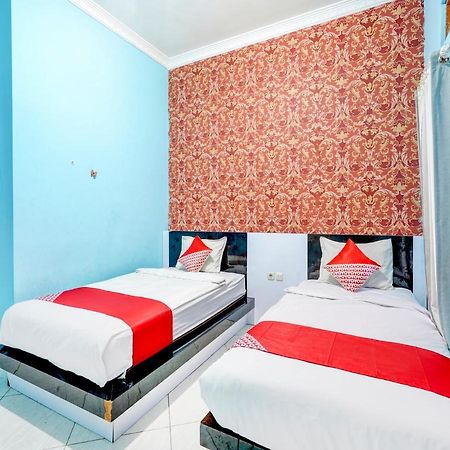 OYO 3710 Izzi Hotel Lamongan Esterno foto