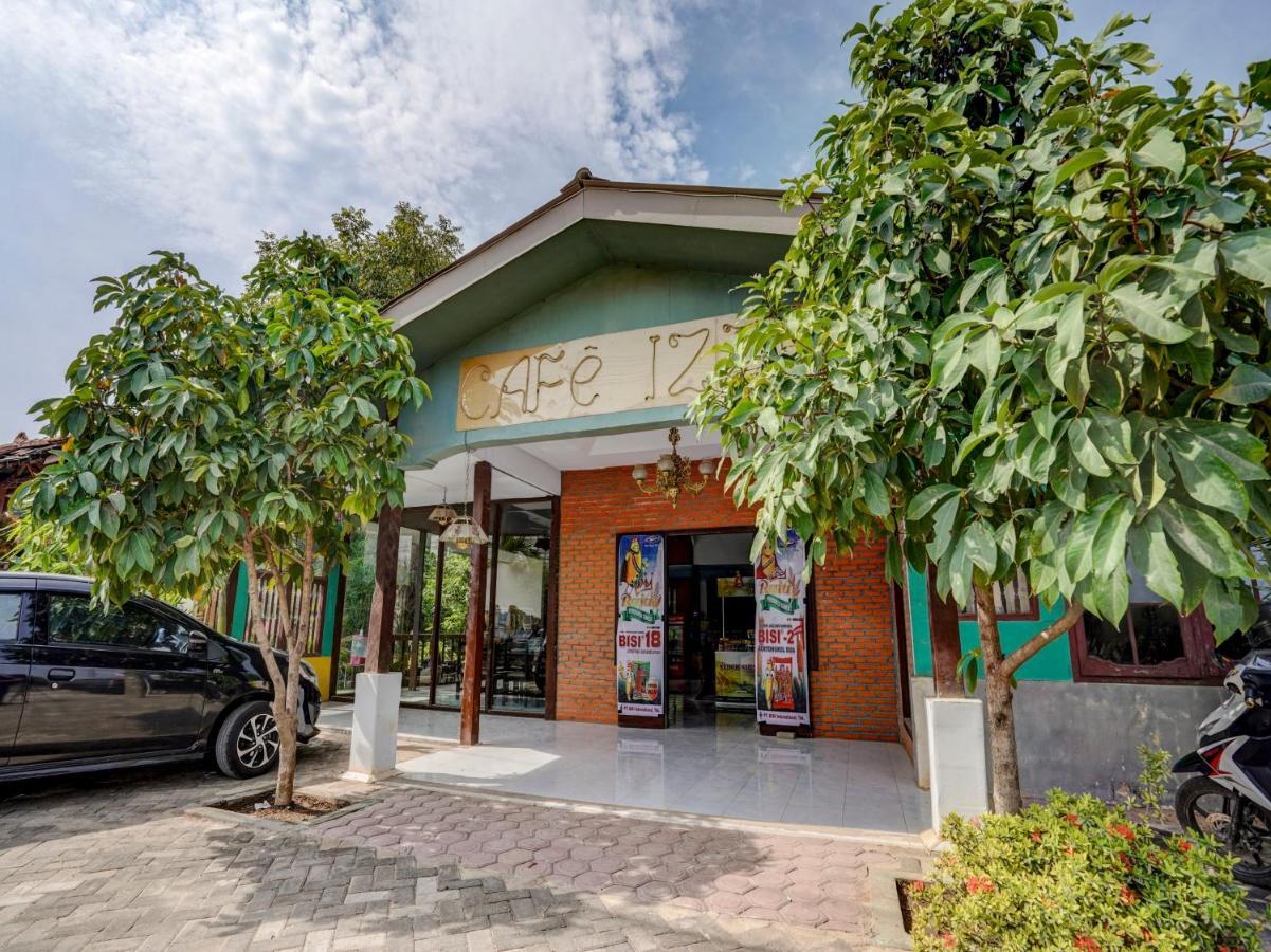 OYO 3710 Izzi Hotel Lamongan Esterno foto