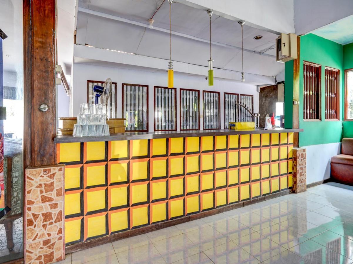 OYO 3710 Izzi Hotel Lamongan Esterno foto