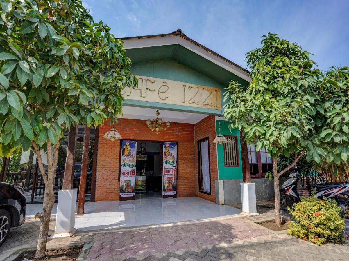 OYO 3710 Izzi Hotel Lamongan Esterno foto