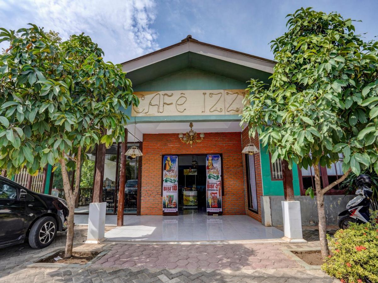 OYO 3710 Izzi Hotel Lamongan Esterno foto
