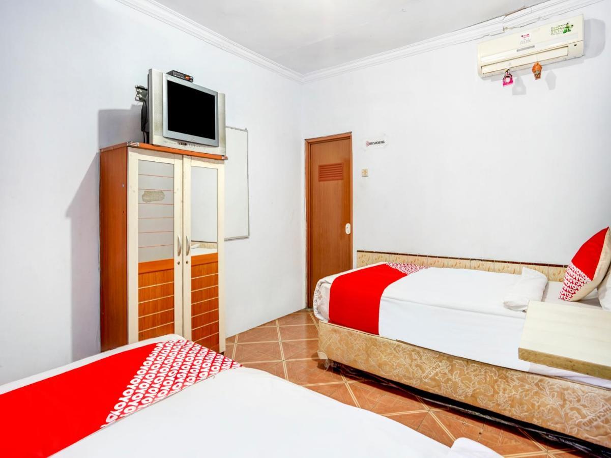 OYO 3710 Izzi Hotel Lamongan Esterno foto