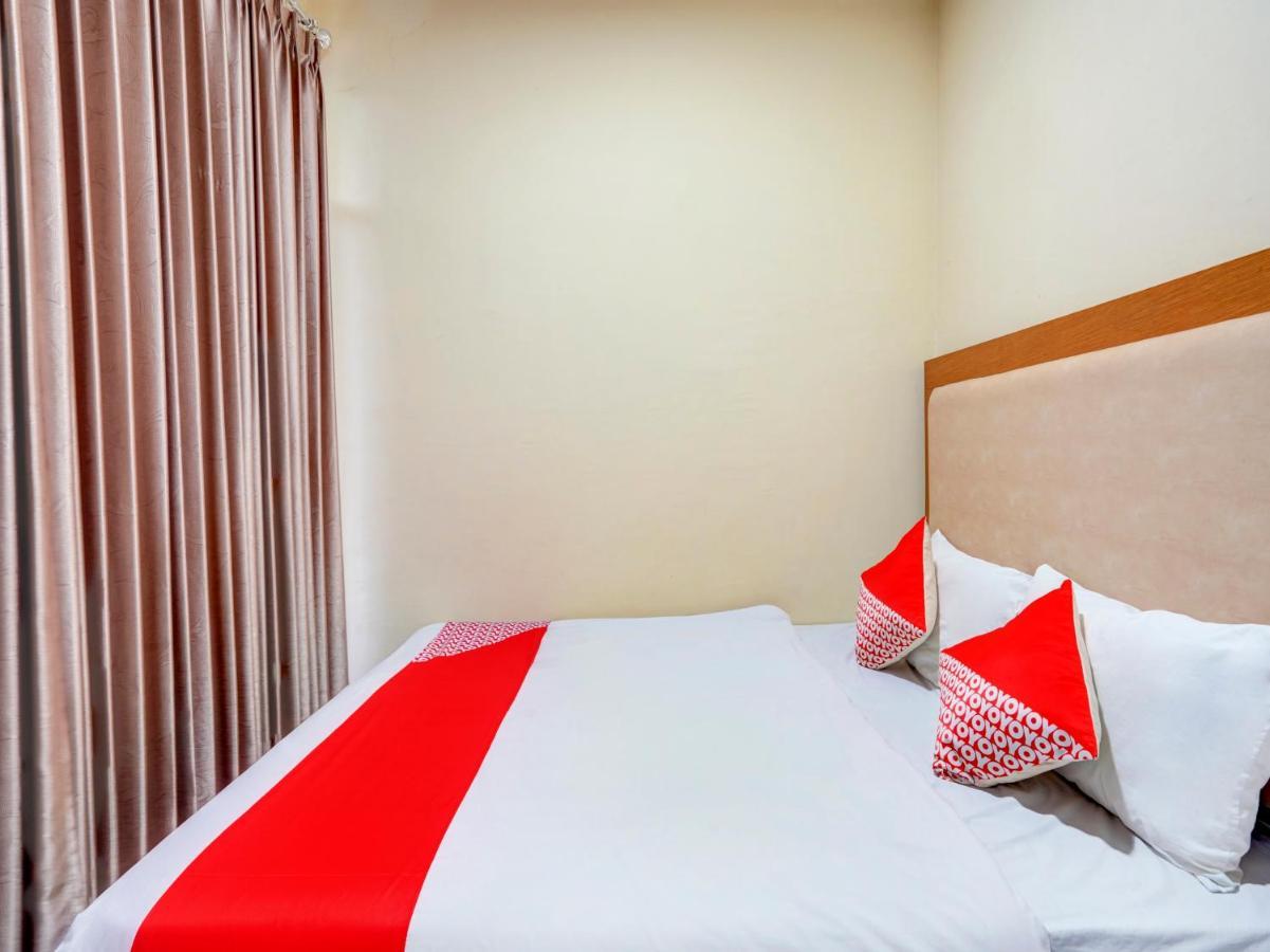 OYO 3710 Izzi Hotel Lamongan Esterno foto