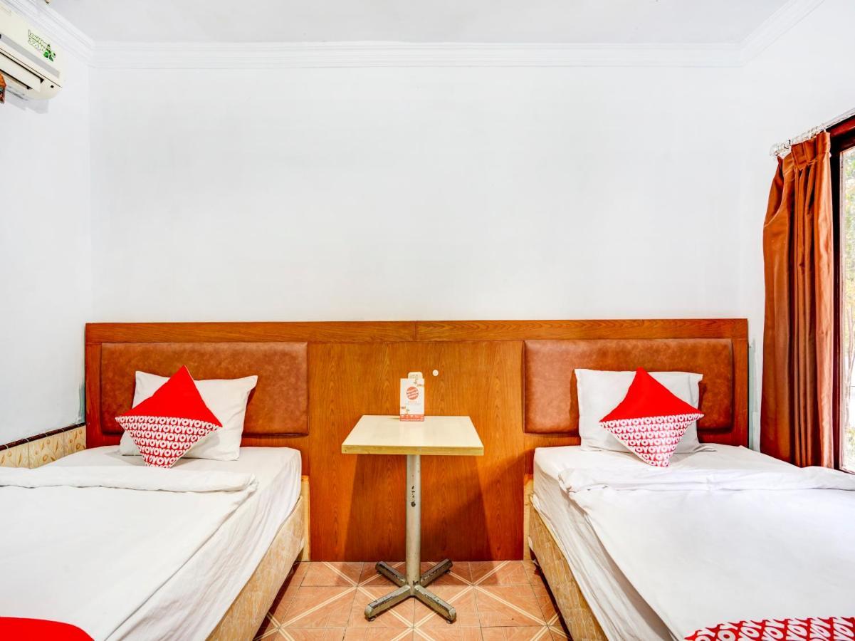 OYO 3710 Izzi Hotel Lamongan Esterno foto