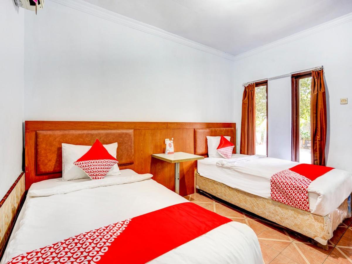 OYO 3710 Izzi Hotel Lamongan Esterno foto