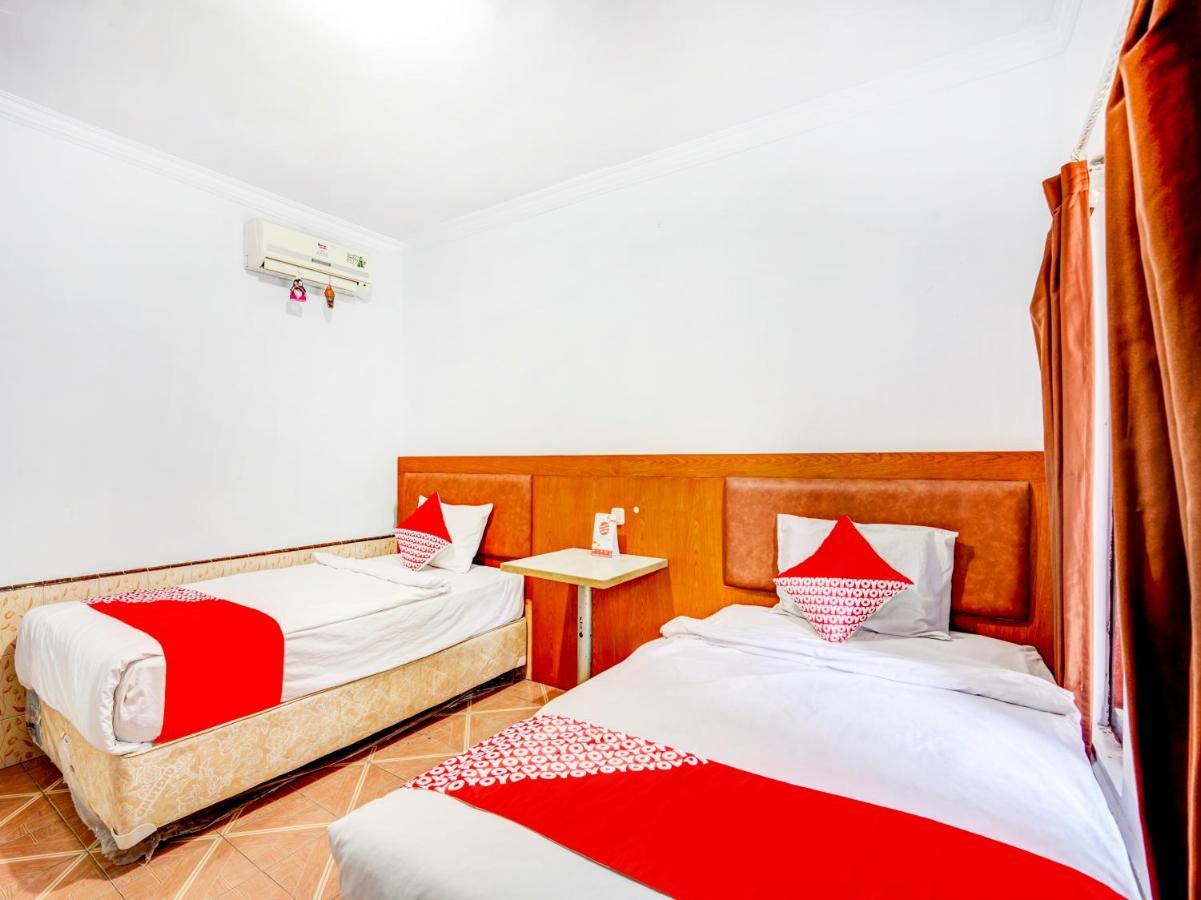 OYO 3710 Izzi Hotel Lamongan Esterno foto